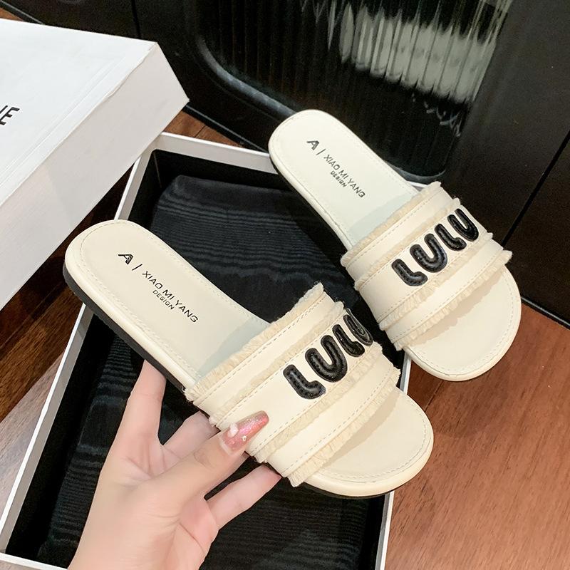 Cool Slippers Women's Summer Wear 2025 New Flat-bottomed Beach Sandals Fashionable Women's Soft-soled Small Fragrant One-word Drag
