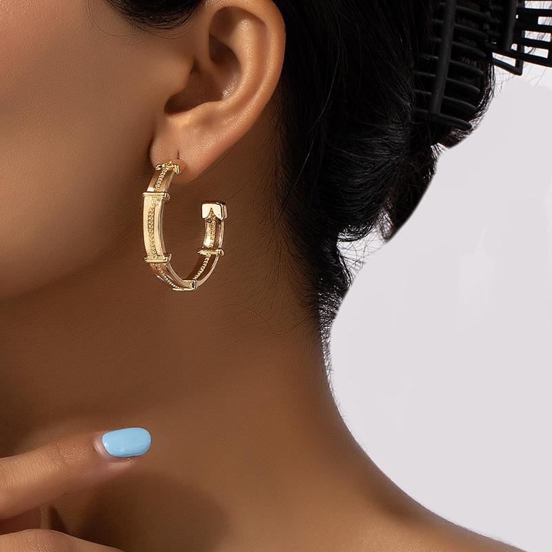 Geometric Circle Earrings: Trendy Cold-Style Ear Studs for Women with Unique Design