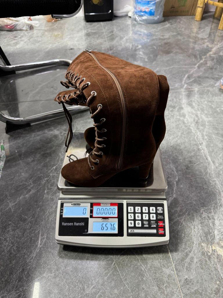 Plus Size Chunky Heel Suede Over-the-Knee Boots with Side Zipper - Retro High Heel Winter Fashion for Women.