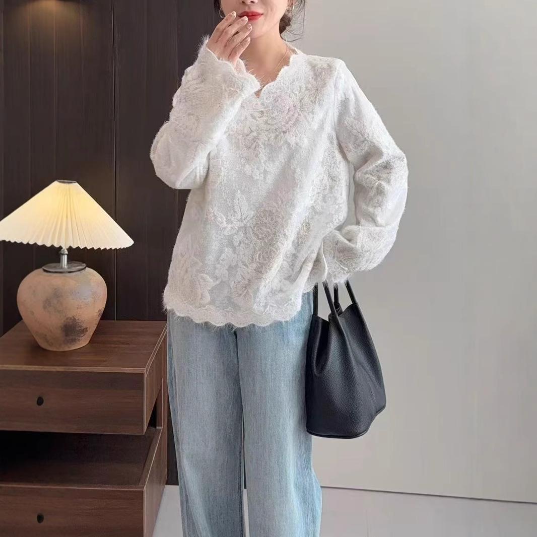 

Women s V-Neck Lace Embroidered Shirt - Stylish & Loose Fit for Spring 2025 M