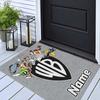 Warner Bros. Funktioniert (10) Personalisieren Sie Ihren Namens-Teppich, Ihr Bürostuhl-Kissen, Ihr Geschenk für Schlafzimmer und Wohnzimmer zu Hause.