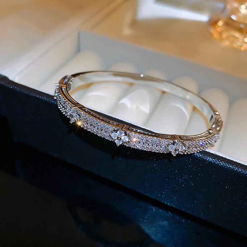 ANENJERY Four Leaf Flower Inlaid Shiny Zircon Bracelet for Women Girls Elegant Delicate Vintage French Jewelry Wedding Wholesale