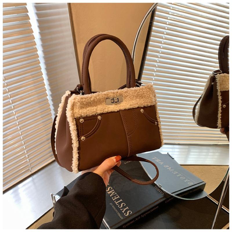 

Premium retro small bag women s autumn and winter new lamb wool small square bag versatile shoulder messenger bag