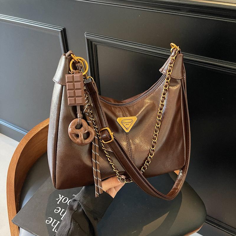 

Сумка большой вместимости женская осенне-зимняя универсальная 2025 новая простая на плечо кроссбоди мягкая женская сумка-тоут для поездок на работу темно-коричневого