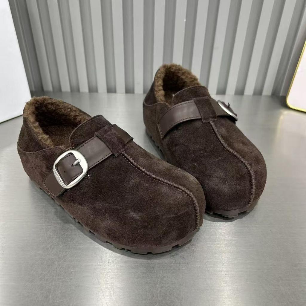 2026 autumn new anti-fur women's shoes are versatile and comfortable with one foot and two fashionable Birkenstocks with plush big head shoes.