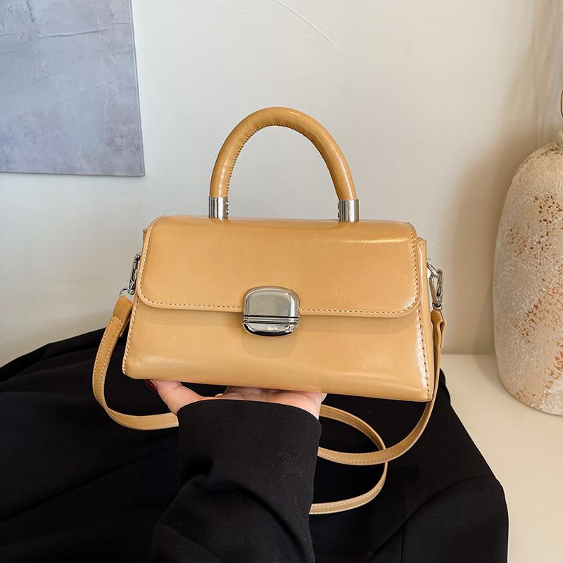 Niche design simple bag women's new fashion popular shoulder messenger bag hand carry small square bag