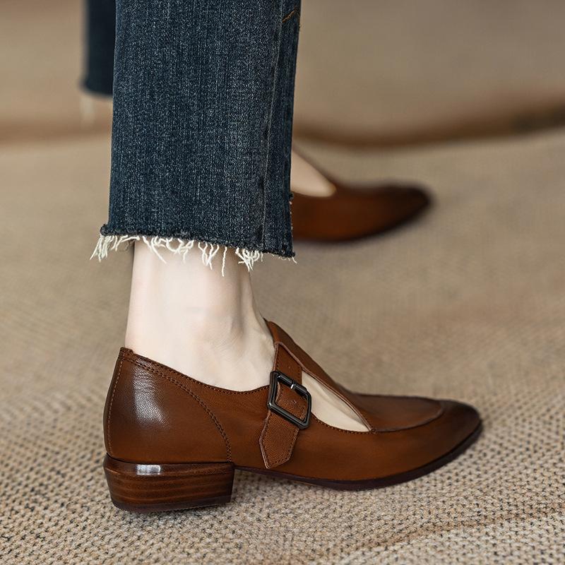 Coarse heel small size 2025 pointed T-shaped low heel versatile retro buckle with brown rare women's spring single shoes versatile low heel
