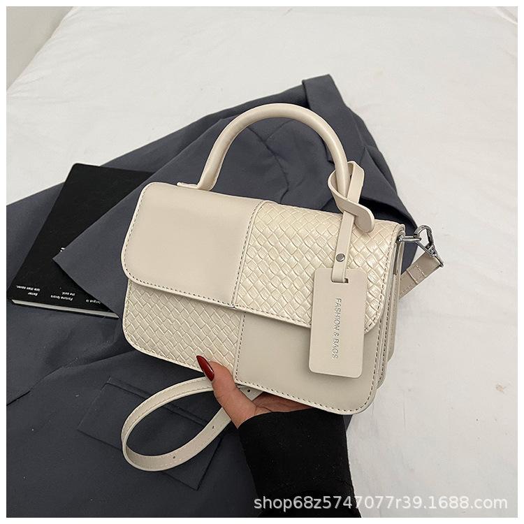 

Korean version of fashion splicing temperament shoulder women s bag 2025 new autumn retro popular handbag personalized messenger bag