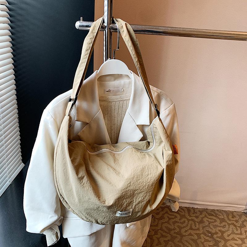 Trendy Dumpling Bag Large Capacity Women's Crossbody Bag New Lightweight, Simple and Versatile Casual Sports Style Men's Shoulder Bag