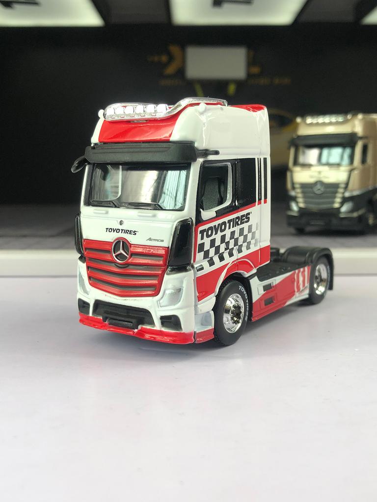 Maisto 1:64 Mercedes-Benz Actros 1851 car model, zinc alloy metal decoration, collectible gift car