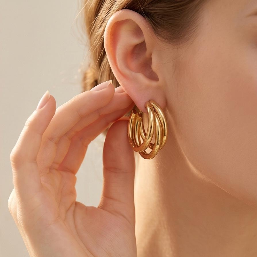 Elegant Women s Metal Ear Cuffs: High-End European-American Style Earrings золотой
