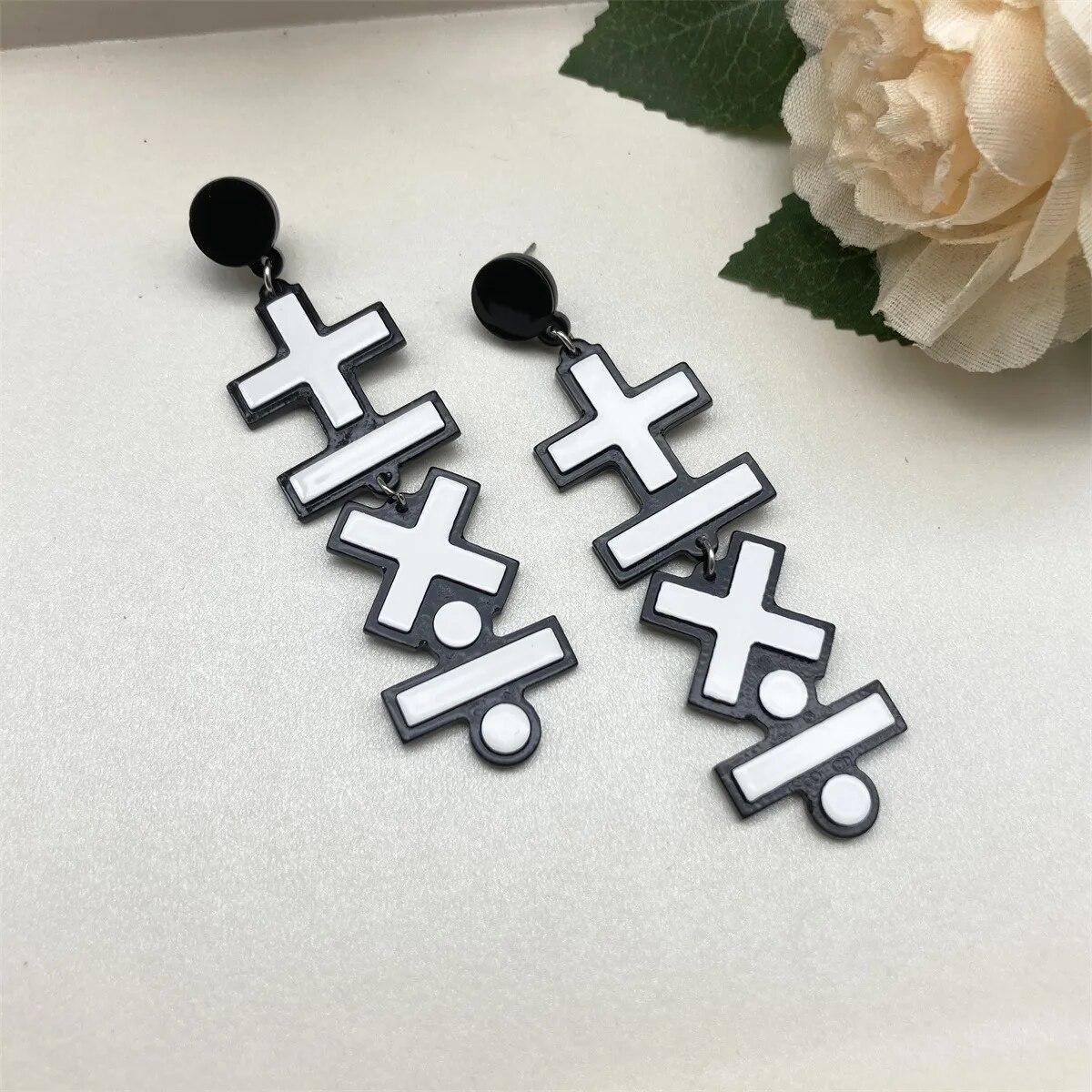 

Популярные богемные акриловые серьги, черно-белые контрастные овальные длинные серьги, корейская версия, преувеличенные праздничные пляжные серьги, подарок