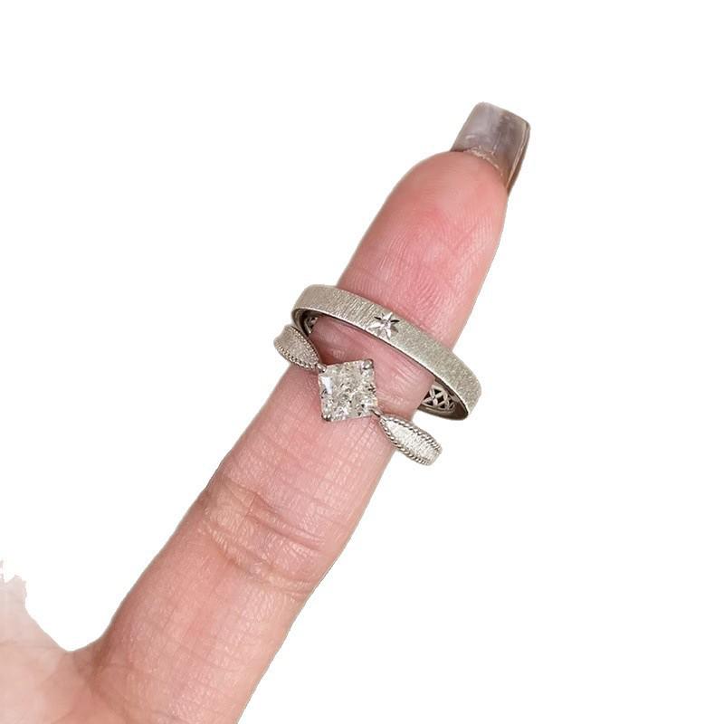 Gold Brushed Diamond Star Moissanite Ring - Women's Retro Stackable Luxury Piece