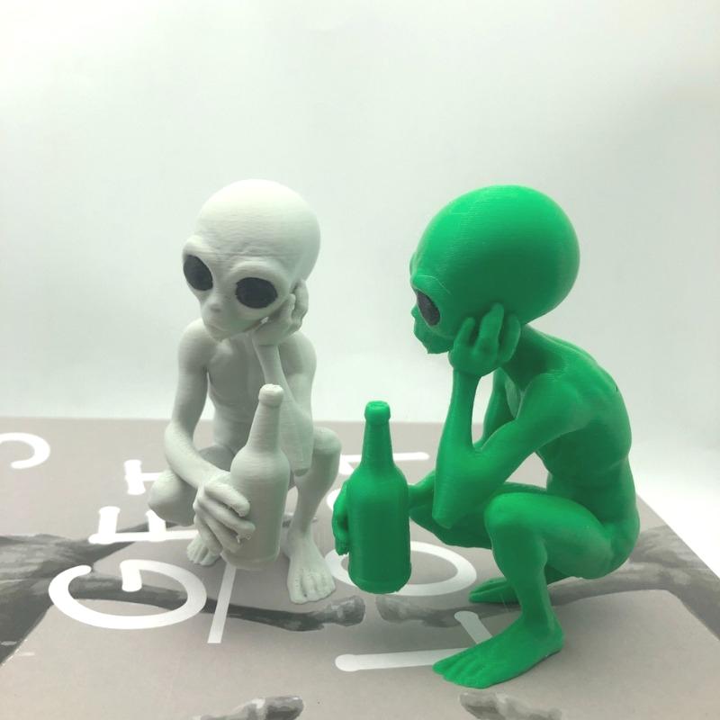 3D Printed Alien Bottle Figurine, Alien Drinking Statue, Unique Sci-fi Decoration, Suitable for Indoor/outdoor Home Decoration