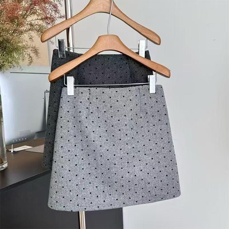 Spicy Girl Gray Polka Dot Wool Mini Skirt: High-Waisted, Hip-Hugging A-Line for Petite Women in Autumn/Winter