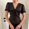 Top Maglietta a Maniche Corte Cropped da Donna 2026 Estate in Raso e Pizzo con Scollo a V e Laccetti Design Traforato Top a Maglia da Donna Bandage Tee