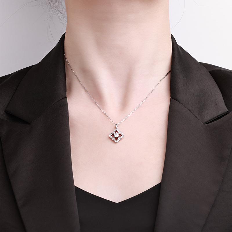 S925 Sterling Silver Korean Moissanite Four-Leaf Clover Necklace - Light Luxury National Style for Ladies