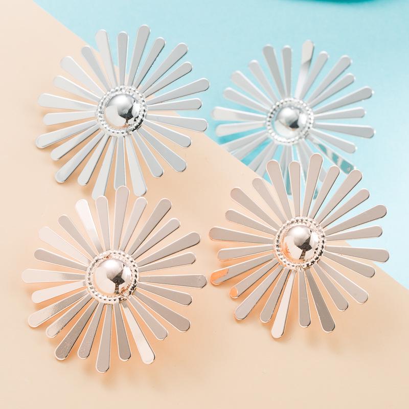 

Celebrity Style Metal Geometric Starburst Sunflower Earrings серебряный