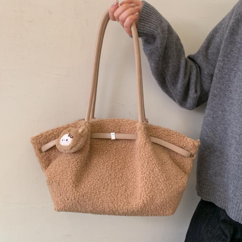 

Fluffy Commuter Shoulder Bag Women Winter Lamb Wool Modern Stylish Hobo Bag Large Comfortable and Versatile Texture Storage Bags
