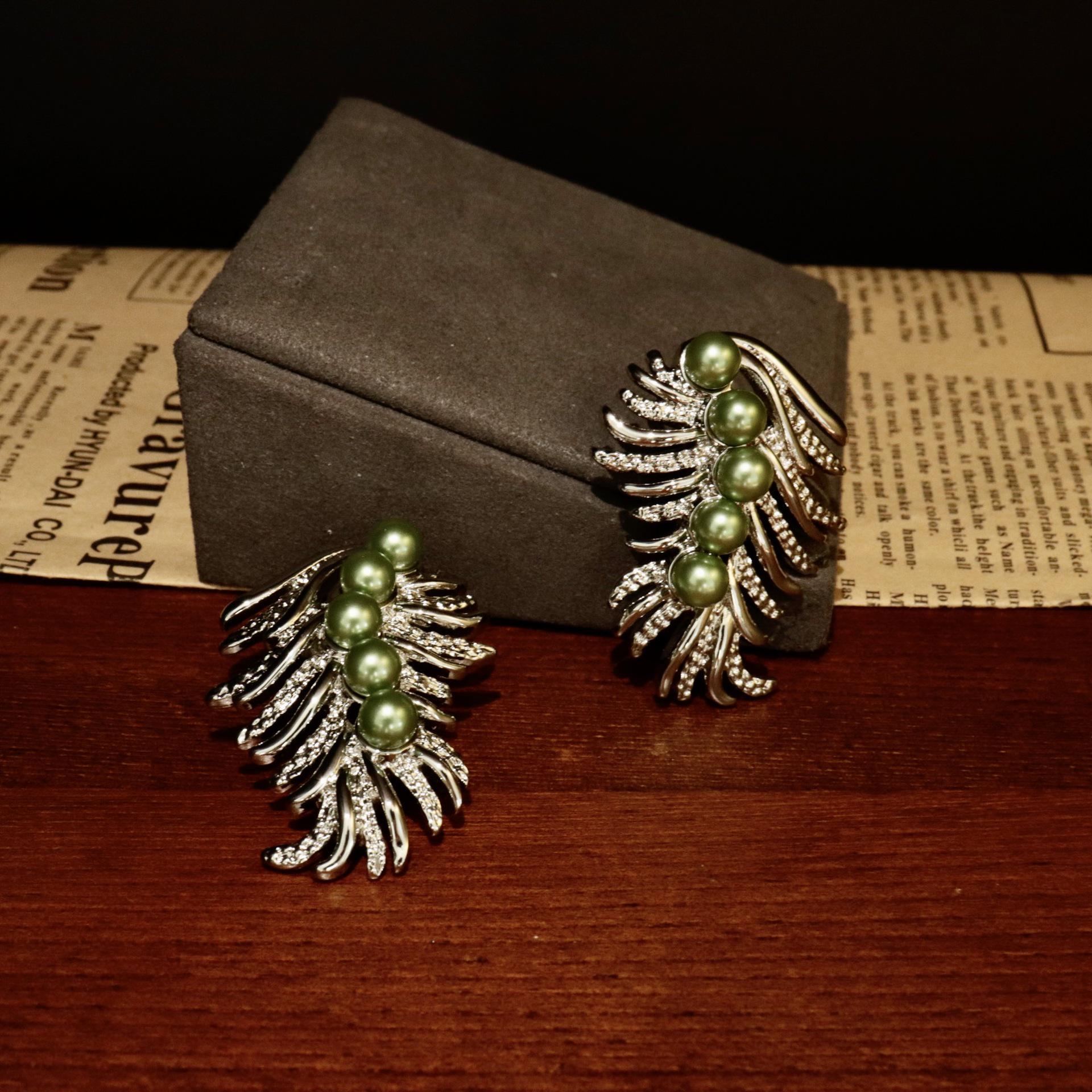 European Retro Gemstone Feather Earrings & Brooch Set - High-End, Colorful, and Exquisite Jewelry