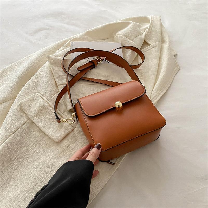 

Beautiful handbag casual personality spring and summer bag women s 2024 new large-capacity textured messenger shoulder bag коричневий