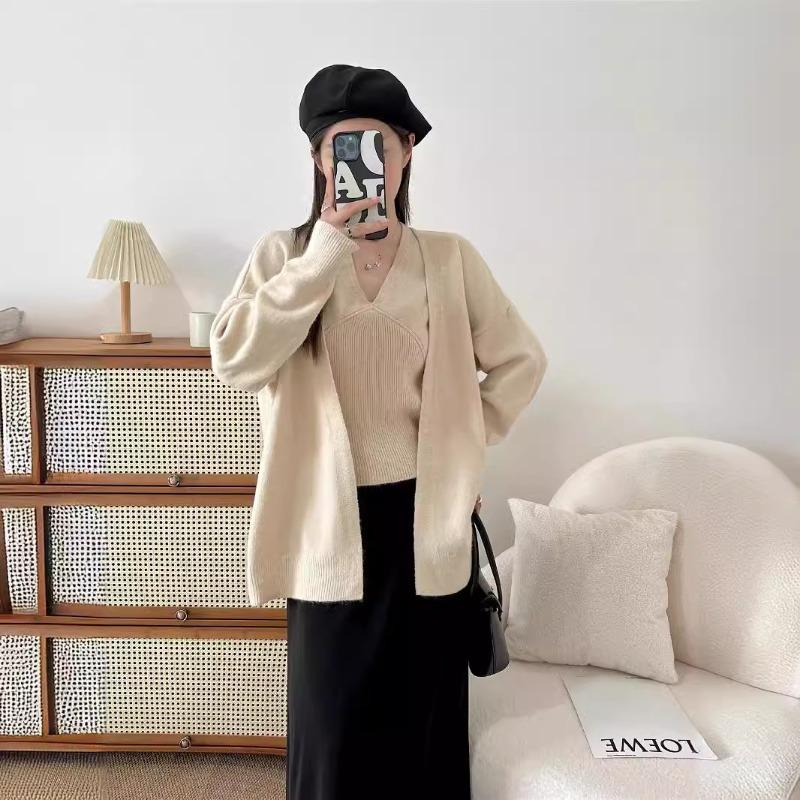 Spring and Autumn New Temperament Celebrity Style Lace Neck Knitted Gentle Wind Soft Waxy Knitted Cardigan Two-piece Sweater