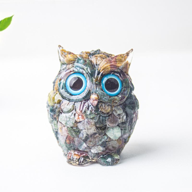 Uil als bureaudecoratie van kristalhars met glinsterende steentjes, ideaal als cadeau voor thuis of op kantoor.