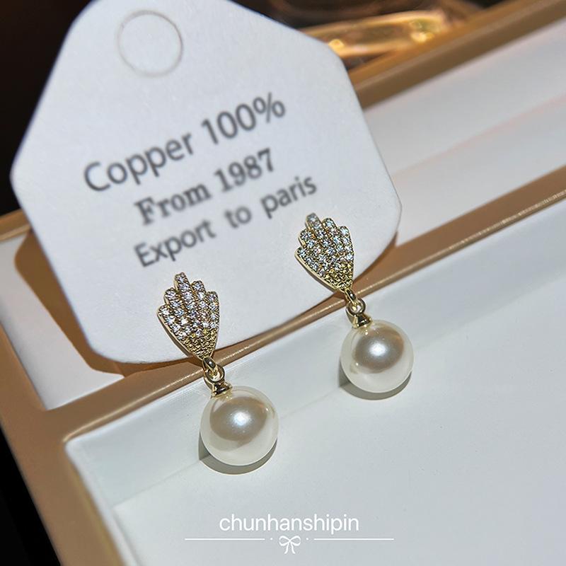 

No pierced earclips~ Small exquisite Korean micro-inlaid zircon leaves pearl earrings women s simple and versatile fashion stud earrings