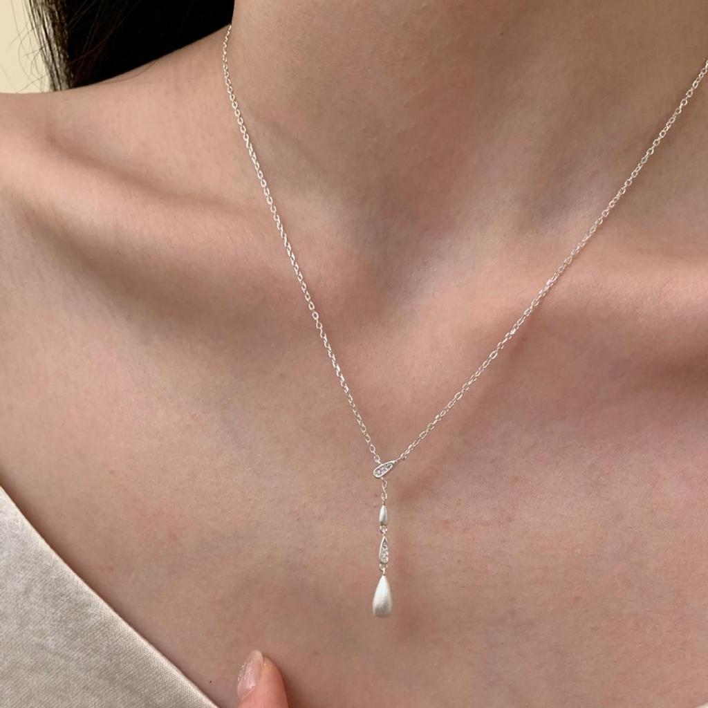 Xiaohongshu Hot Item: Minimalist Luxury Brushed Teardrop Necklace, Elegant Y-Chain Clavicle Design