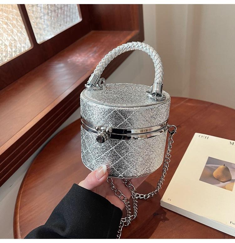 

2025 лето новая мода нишевая высококлассная мини-сумка-красный конверт женская сумка-мессенджер на цепочке портативная сумка-ведро серебряный