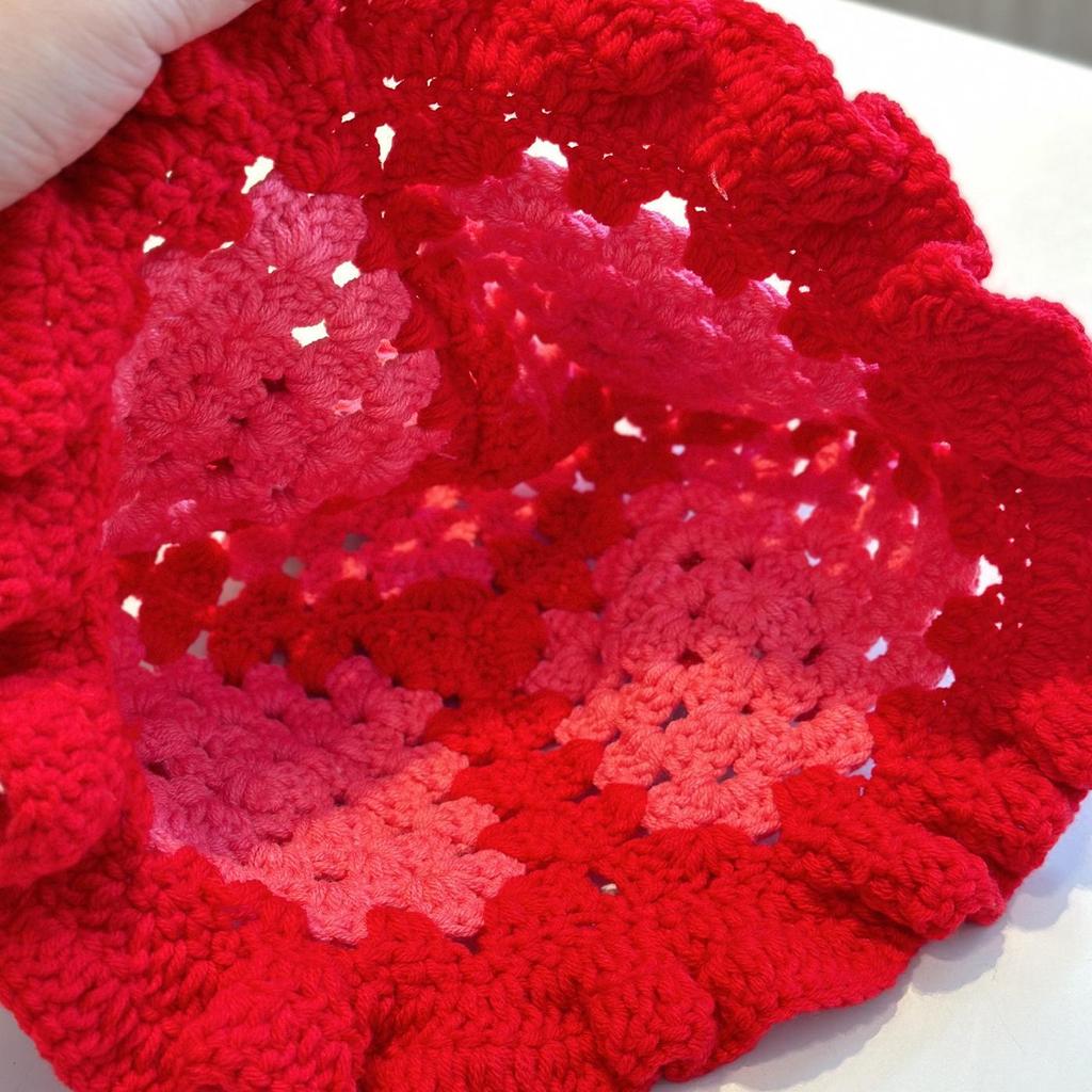 Cappello di lana lavorato a mano a forma di fragola per bambina - Accessorio casual carino, dolce e versatile