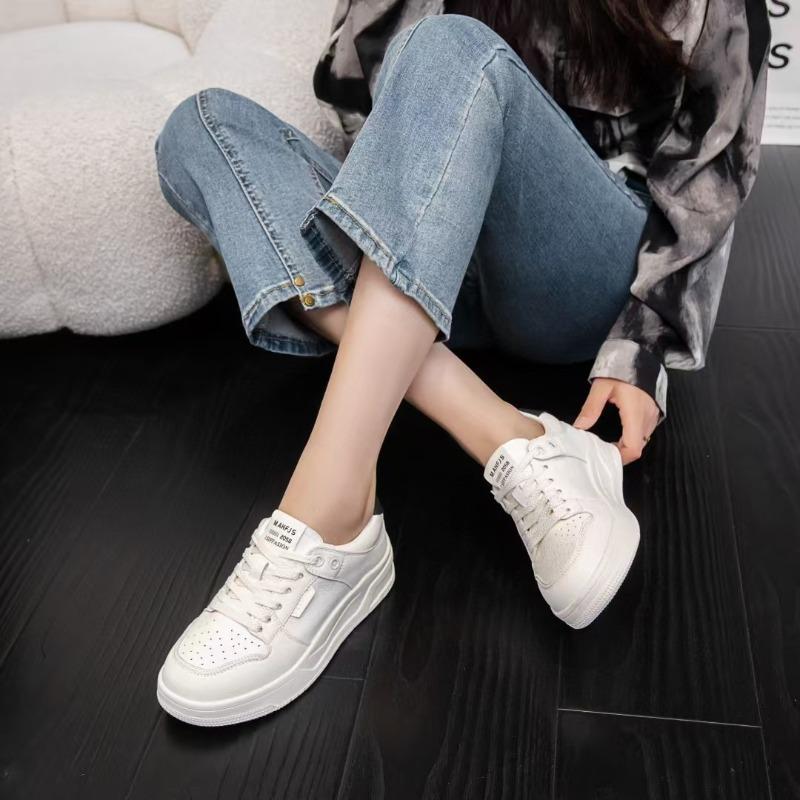 New Versatile, Lightweight, Soft-soled Casual Shoes and Thick-soled Sports Board Shoes for Women