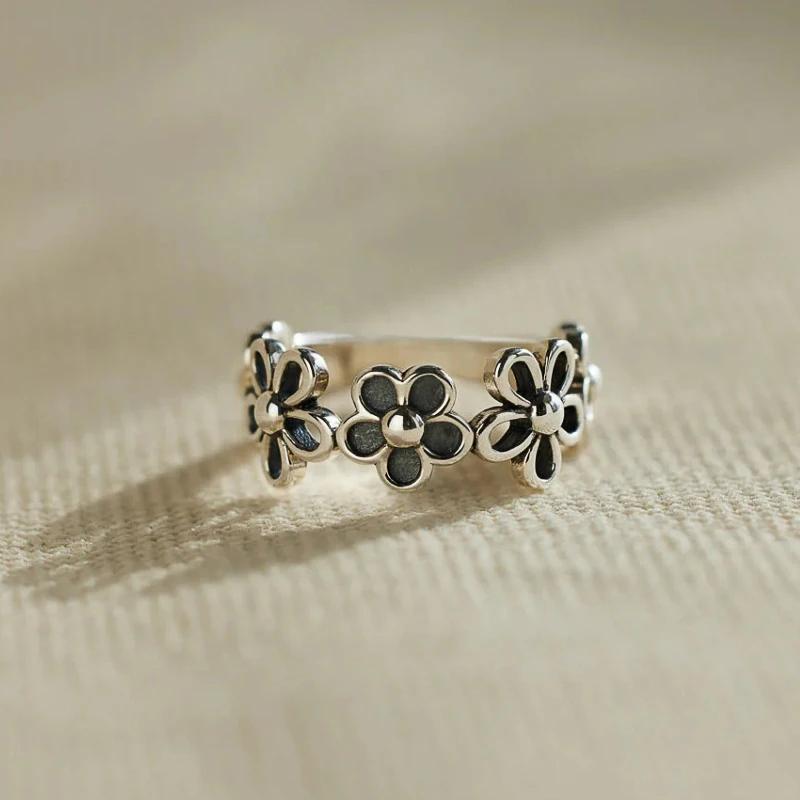 Huitan Black Flower Hollowed-out Unique Designed Women’s Rings Exquisite Finger Accessories Attractive Versatile Party Jewelry