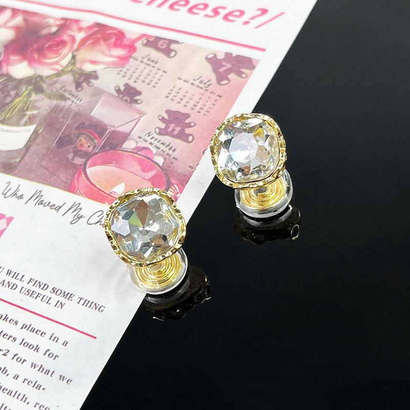 Korean Style Retro Pearl Ear Clip for Women - Mosquito Coil Holder, No Piercing, High-End, Fashionable and Versatile Luxury Earrings