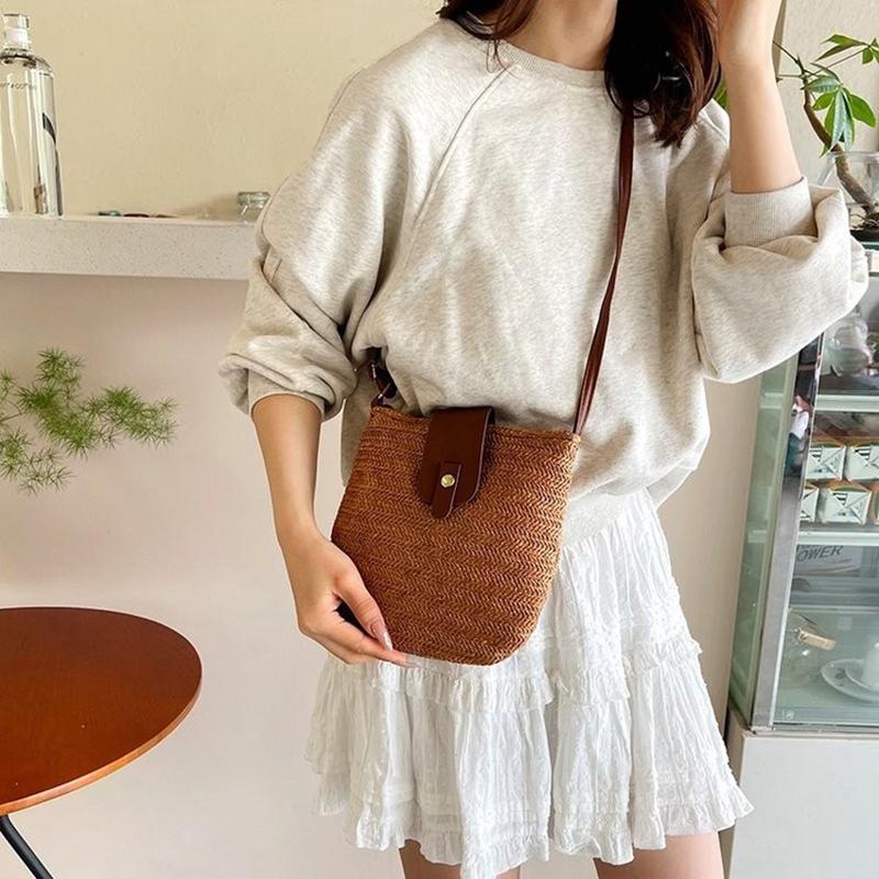 Women Messenger Bags Woven Summer Top-Handle Bags Handmade Fashion Holiday Casual Simple Saddle Lady Straw Bag AVE