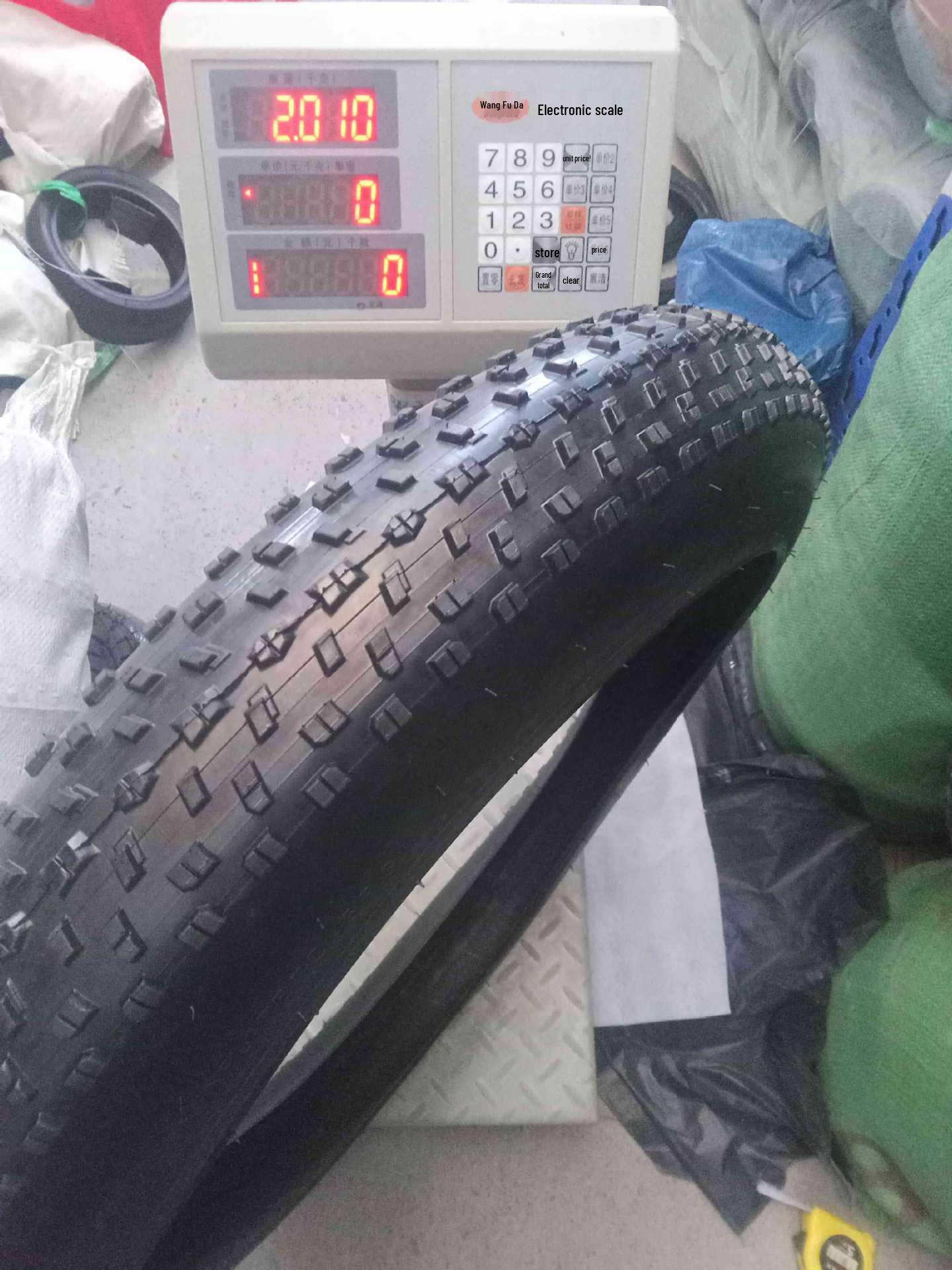 26-Inch Anti-Slip Fat Tires: 26x4.0