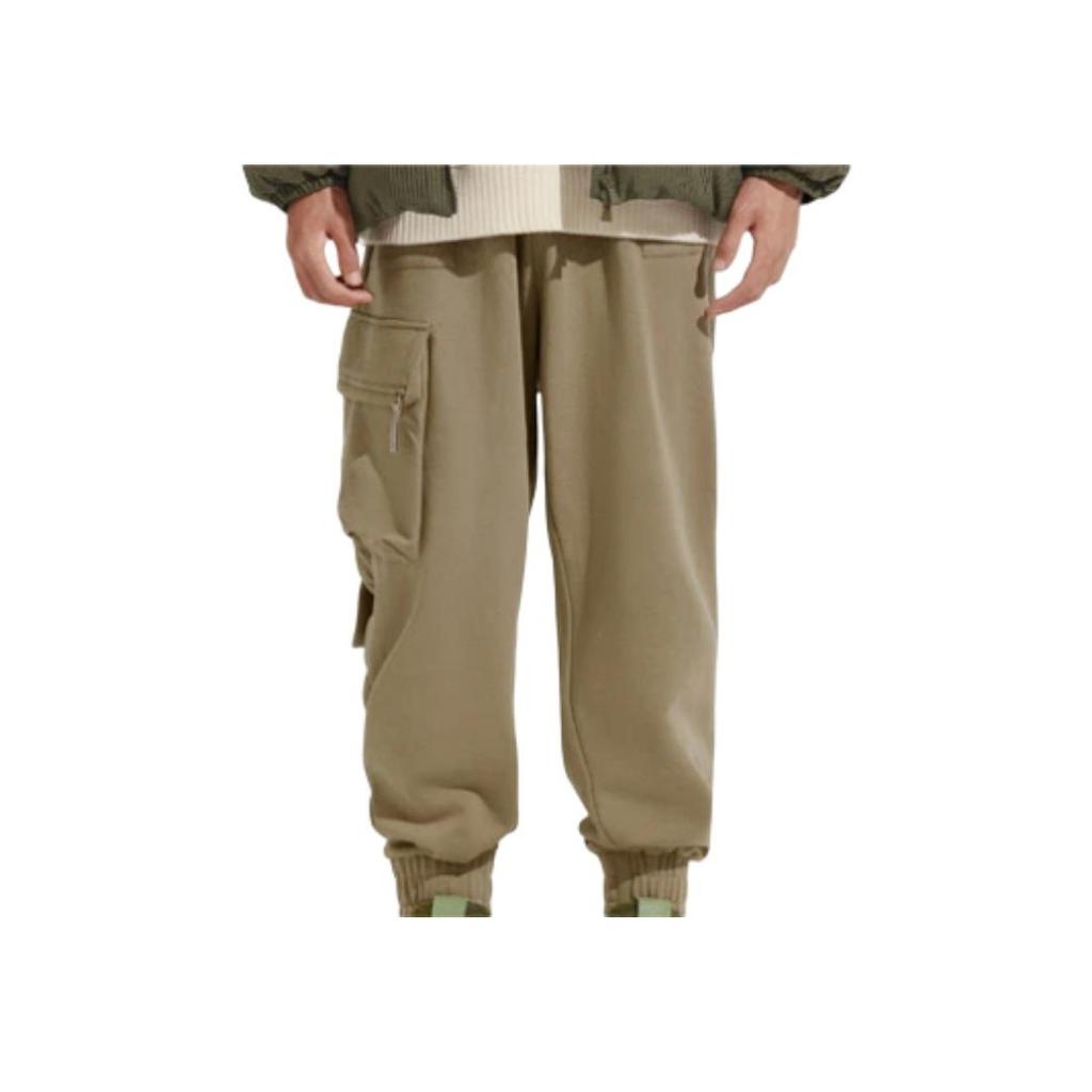 Li Ning Sports Fashion Series Solid Color Zipper Pocket Design Elastic Waist Cuffed Casual Pants Men pants Khaki AKLSF57-5