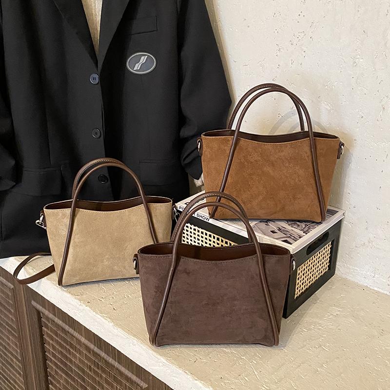 Fashi Versatile Popularity Crossbody Bags for Women 2026 New Retro Hot Trendy Stylish Design Faux Suede Square Shoulder Bags