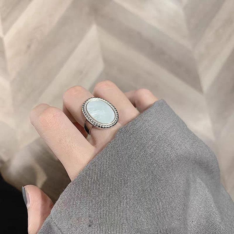 Dongdaemun 925 Sterling Silver Retro Gold-Plated Oval Shell Ring