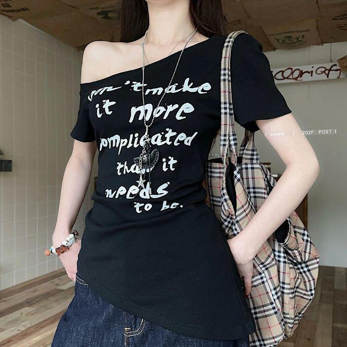 

Женский летний американский топ-бодикон с принтом букв на одно плечо Medium чёрный