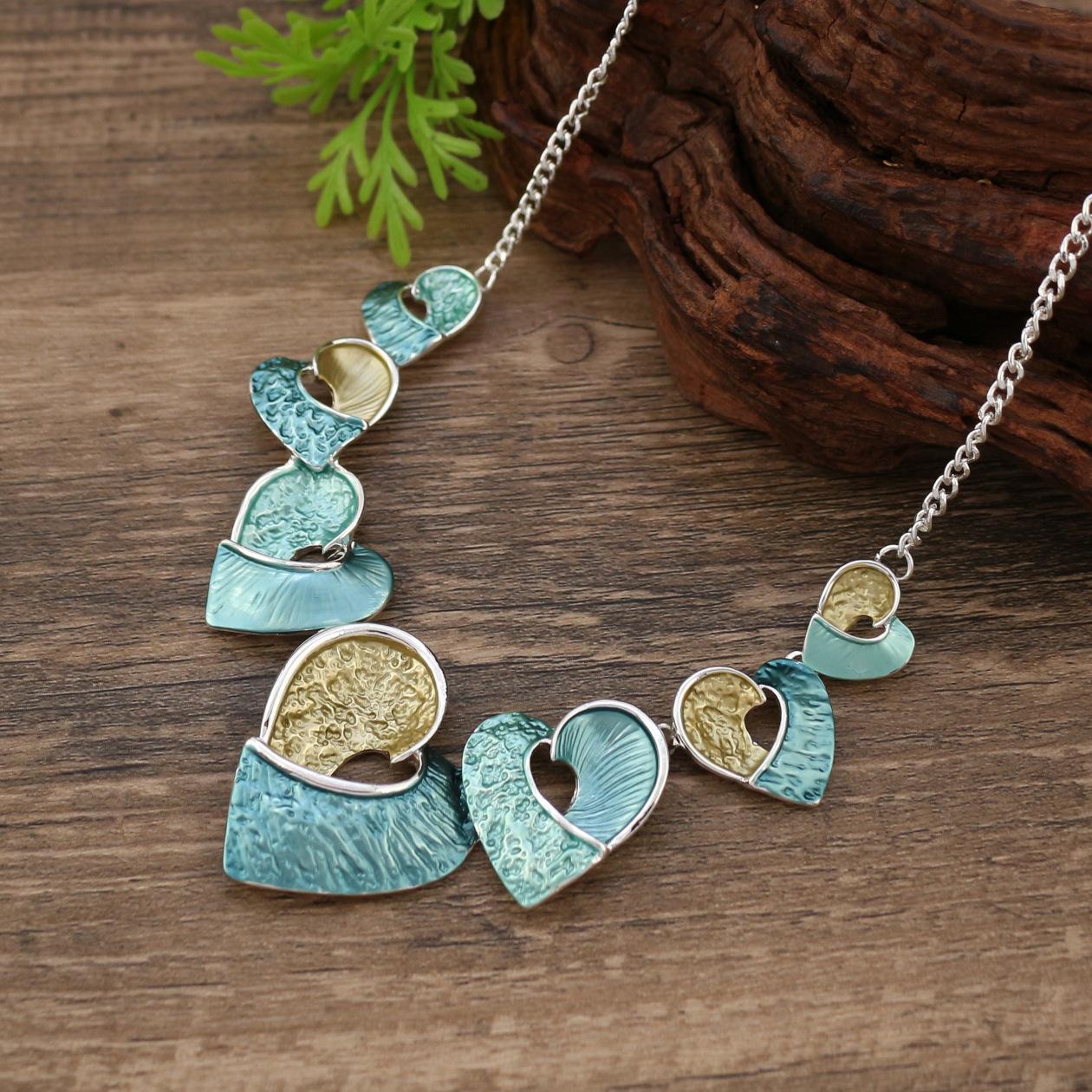 

Эмалевое цветное полое ожерелье с любовью, высококлассная женская преувеличенная универсальная сплавная шейная цепочка в форме сердца