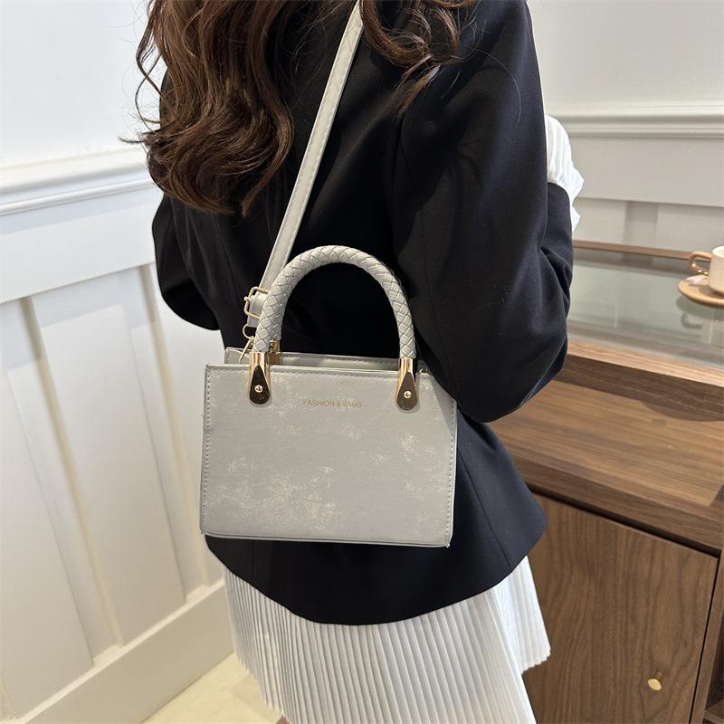 High-end Women's Bag New Fashionable Bag Patterned Handbag Shoulder Bag Crossbody Versatile and Fashionable Small Square Bag