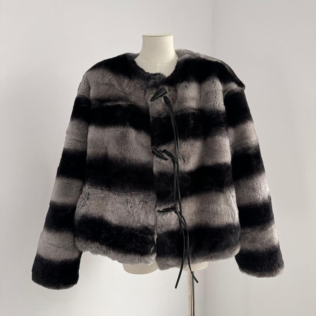 Ny ekte pelskåpe, imitasjon chinchilla helskinn, importert helskinn, rexkaninpels kort kåpe, blomstrete pels