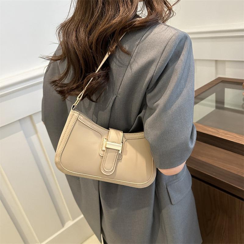 Summer New Popular Beautiful Messenger Bag Casual Texture Retro Small Bag Women's Retro Underarm Crescent Bag