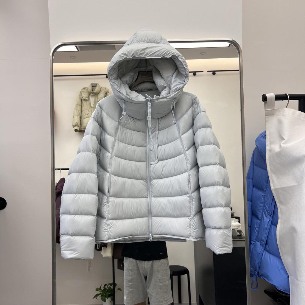 Autumn and winter new light and thin hooded down jacket women's short slim white duck down jacket fashionable and versatile