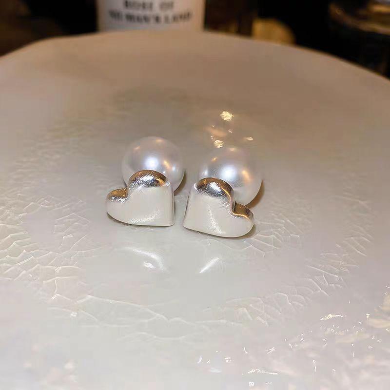 French love pearl stud earrings new earrings women's niche design heart earrings premium earrings