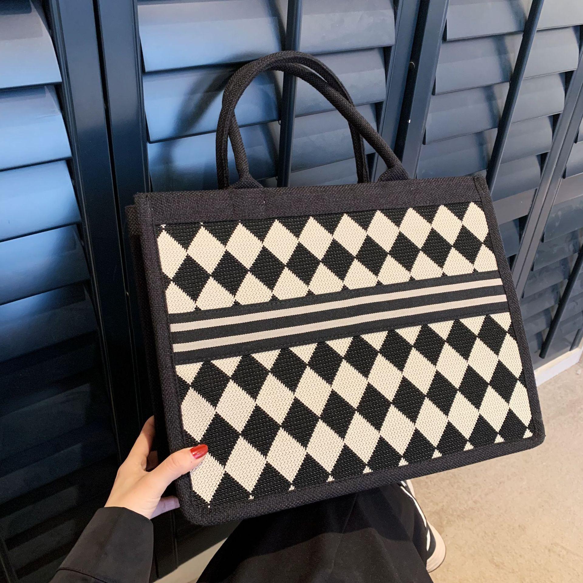

Vertical striped bags, women s handbags for shopping, large-capacity handbags, women s office workers and women s bags. Small чорний