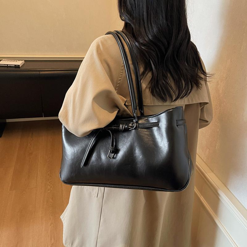 Retro Bag Women's Large Capacity 2025 New Autumn and Winter Versatile Simple Shoulder Bag Premium Texture Commuter Tote Bag