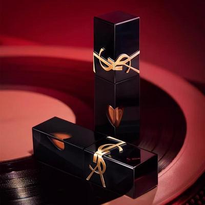 YSL Saint Laurent Aynalı Parlaklıkta Dudak Parlatıcısı