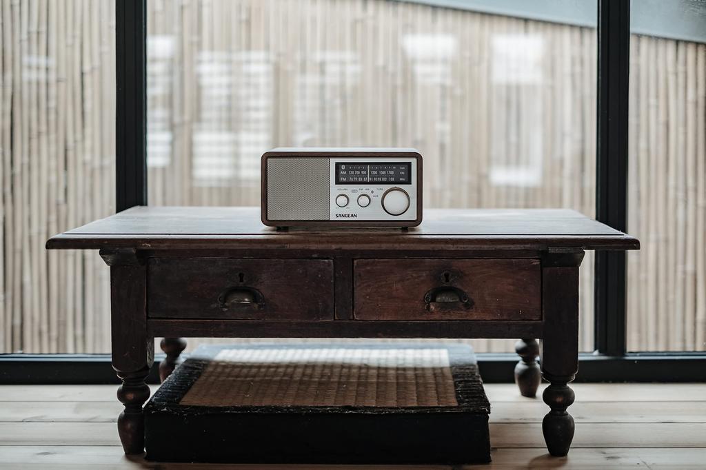 SANGEAN WR-302 Bluetooth Speaker with FM/AM Radio, Walnut [Bluetooth Compatible]